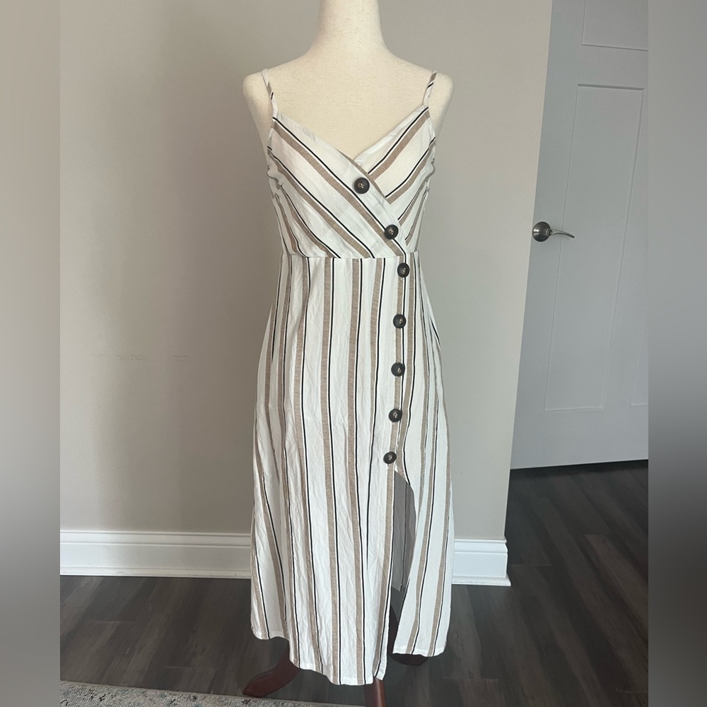 Lush Lightweight Button-Down Midi Dress w slit